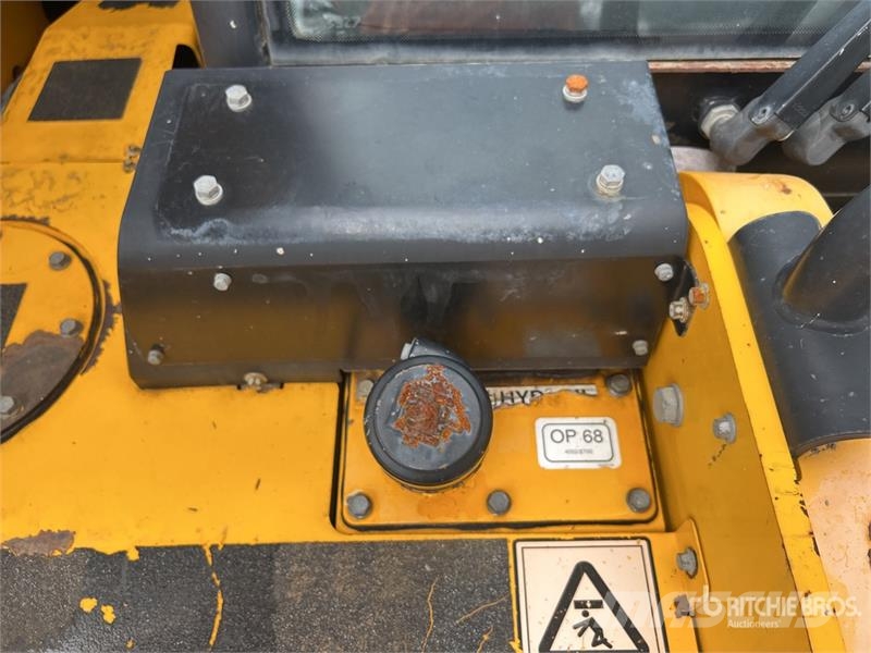 JCB 525-60 伸缩臂叉装车|叉装车