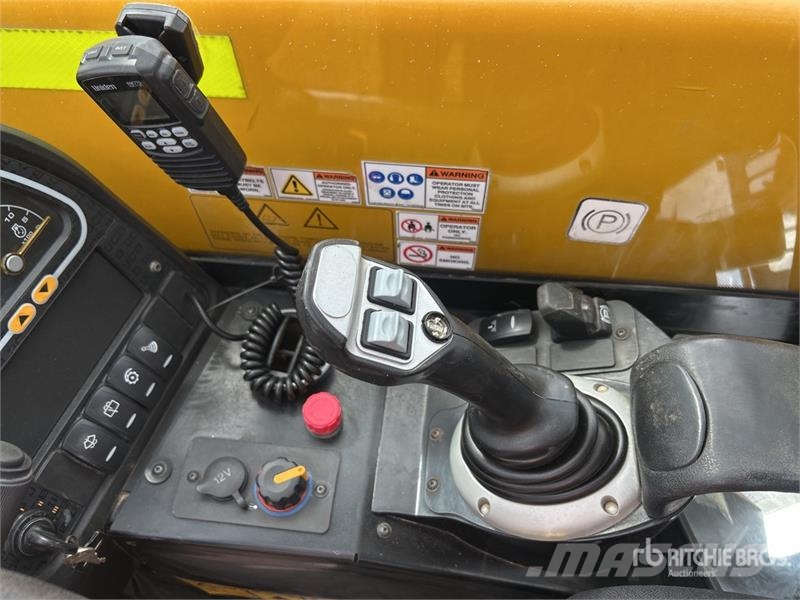 JCB 525-60 伸缩臂叉装车|叉装车