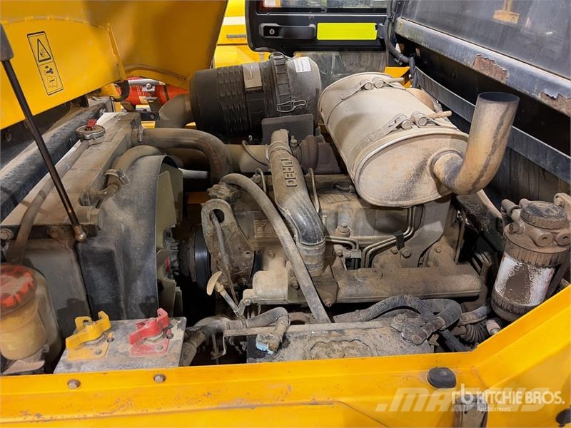 JCB 9304 4x4 Rough Terrain Forklift Maastotrukit