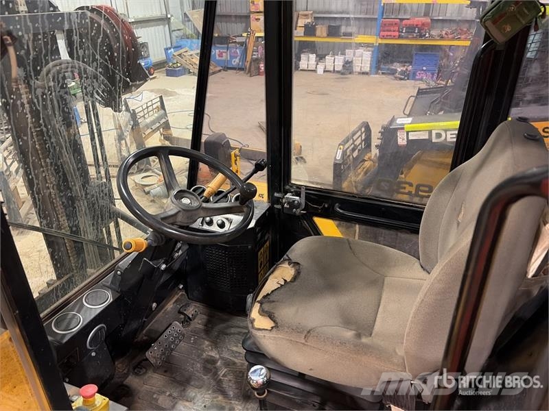 JCB 9304 4x4 Rough Terrain Forklift Maastotrukit