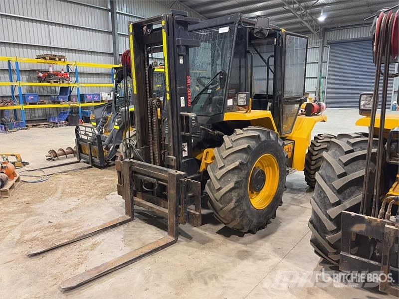 JCB 9304 4x4 Rough Terrain Forklift Maastotrukit