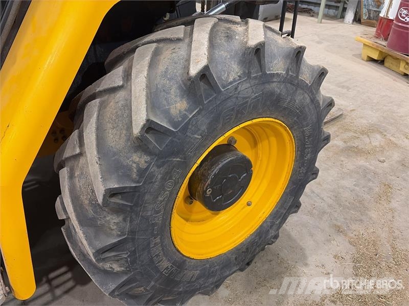 JCB 9304 4x4 Rough Terrain Forklift Maastotrukit