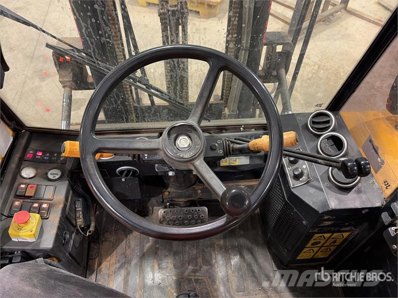 JCB 9304 4x4 Rough Terrain Forklift Maastotrukit