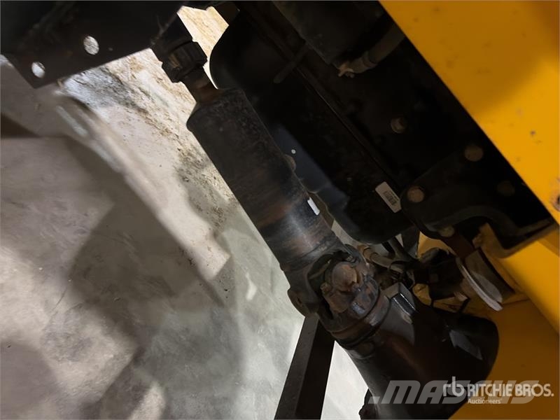 JCB 9304 4x4 Rough Terrain Forklift Maastotrukit