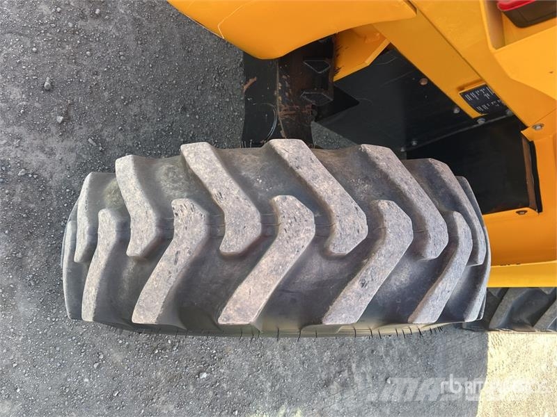 JCB 9404 4000 kg 4x4 Rough Terrain Forklift Tereptargonca