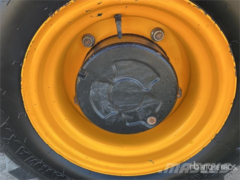 JCB 9404 4000 kg 4x4 Rough Terrain Forklift Tereptargonca