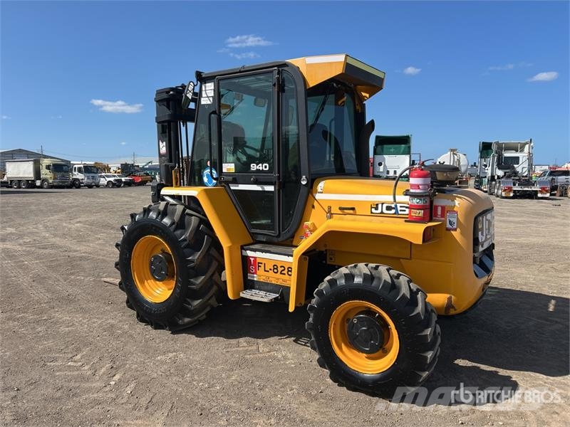 JCB 9404 4000 kg 4x4 Rough Terrain Forklift Tereptargonca