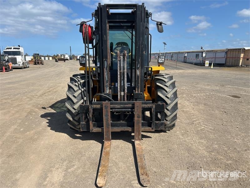 JCB 9404 4000 kg 4x4 Rough Terrain Forklift Tereptargonca