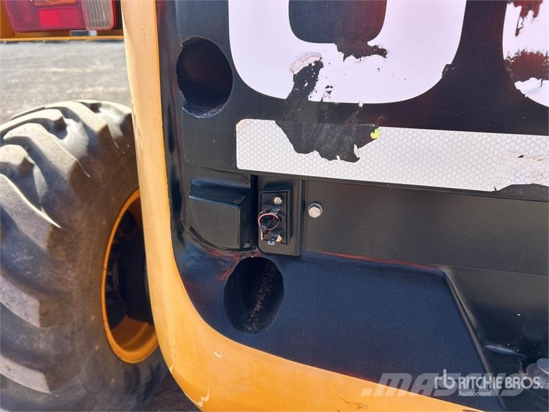JCB 9404 4000 kg 4x4 Rough Terrain Forklift Tereptargonca