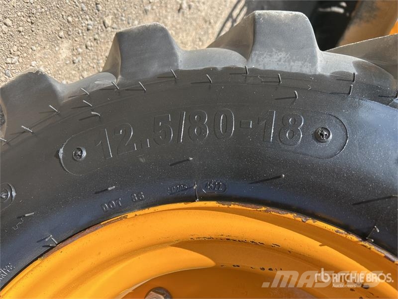 JCB 9404 4000 kg 4x4 Rough Terrain Forklift Tereptargonca