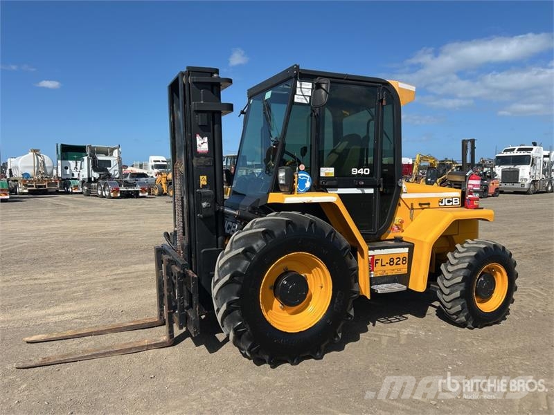 JCB 9404 4000 kg 4x4 Rough Terrain Forklift Tereptargonca
