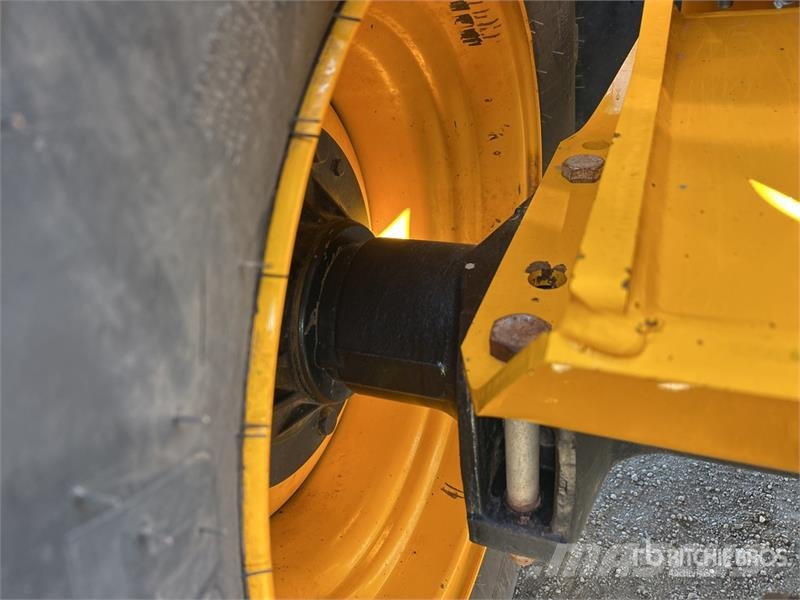 JCB 9404 4000 kg 4x4 Rough Terrain Forklift Tereptargonca