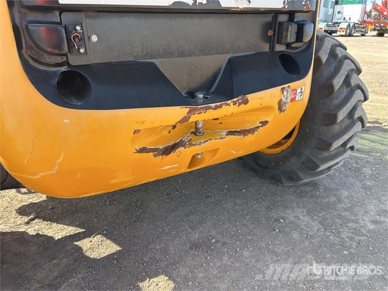 JCB 9404 4000 kg 4x4 Rough Terrain Forklift Tereptargonca