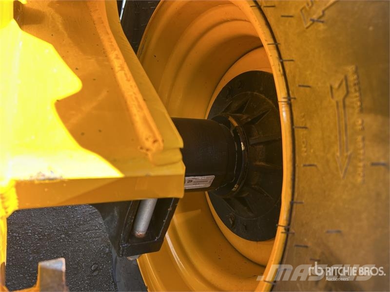 JCB 9404 4000 kg 4x4 Rough Terrain Forklift Tereptargonca