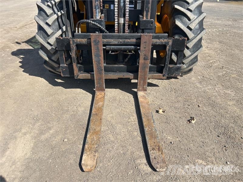 JCB 9404 4000 kg 4x4 Rough Terrain Forklift Tereptargonca