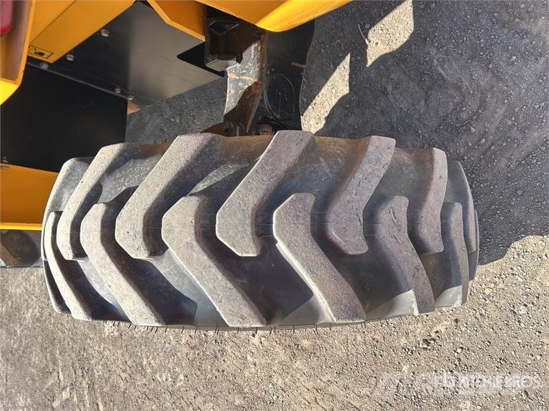JCB 9404 4000 kg 4x4 Rough Terrain Forklift Tereptargonca