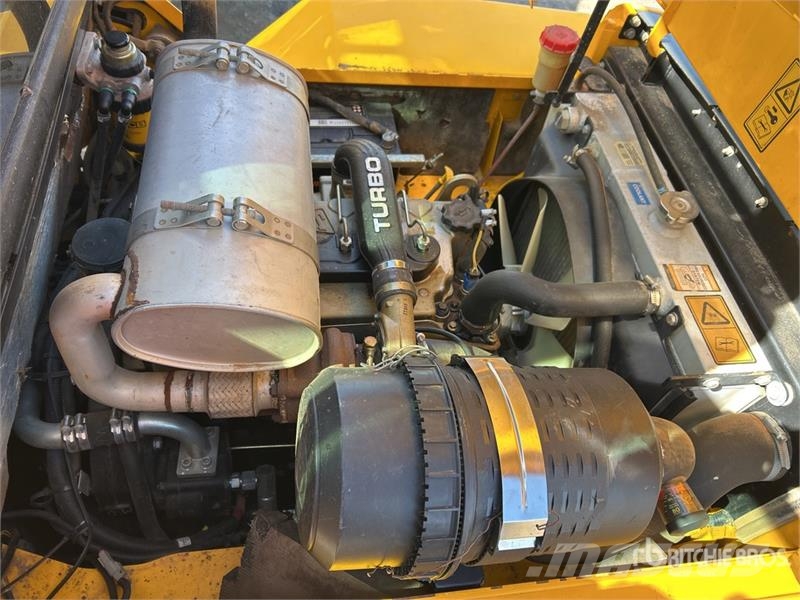 JCB 9404 4000 kg 4x4 Rough Terrain Forklift Tereptargonca