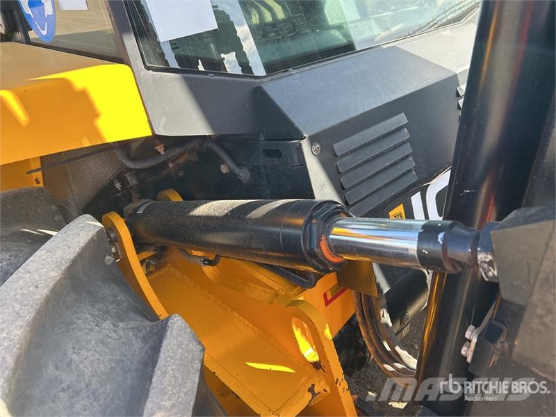 JCB 9404 4000 kg 4x4 Rough Terrain Forklift Tereptargonca