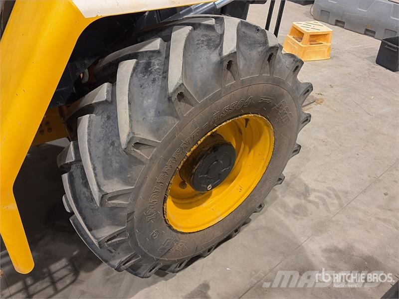 JCB 9404 4x4 Rough Terrain Forklift شاحنات الطرق الوعرة