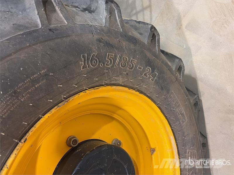 JCB 9404 4x4 Rough Terrain Forklift شاحنات الطرق الوعرة