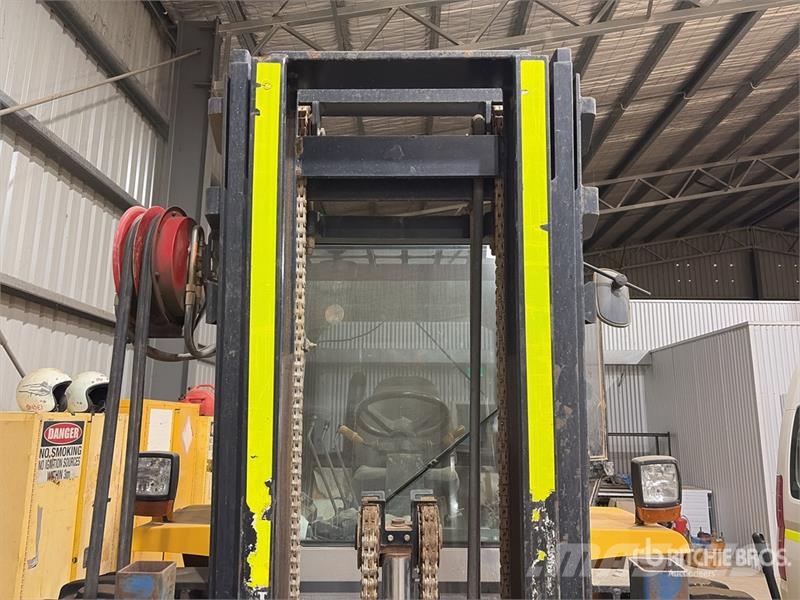JCB 945-4 4x4 Rough Terrain Forklift شاحنات الطرق الوعرة