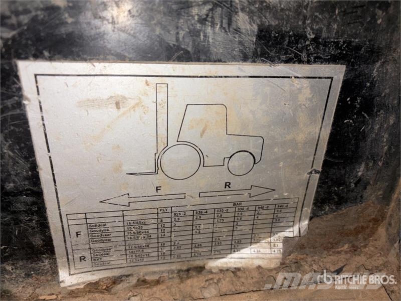JCB 945-4 4x4 Rough Terrain Forklift شاحنات الطرق الوعرة
