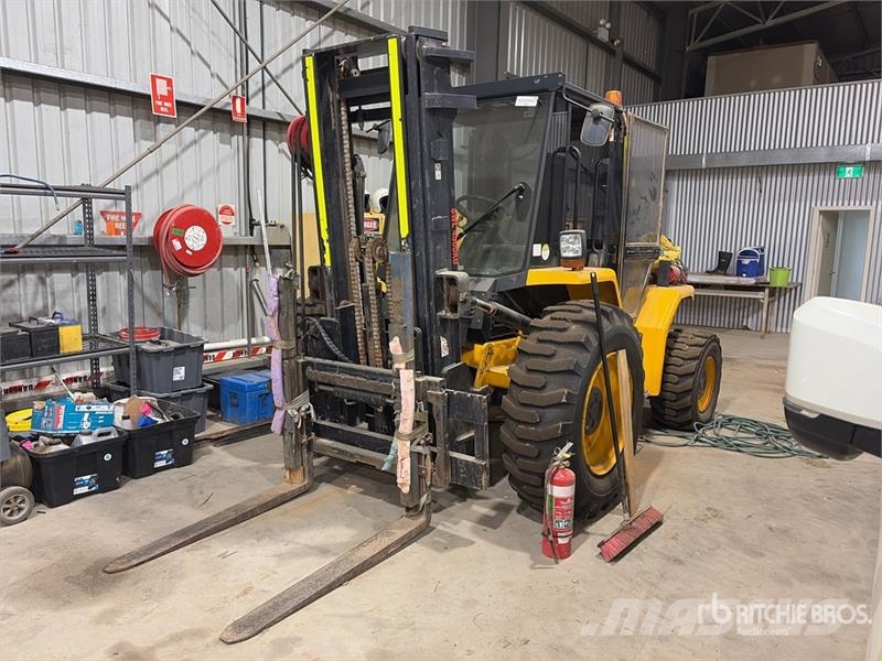 JCB 945-4 4x4 Rough Terrain Forklift شاحنات الطرق الوعرة
