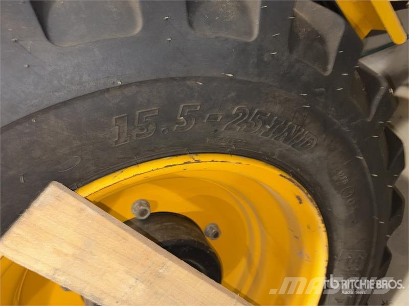 JCB 945-4 4x4 Rough Terrain Forklift شاحنات الطرق الوعرة