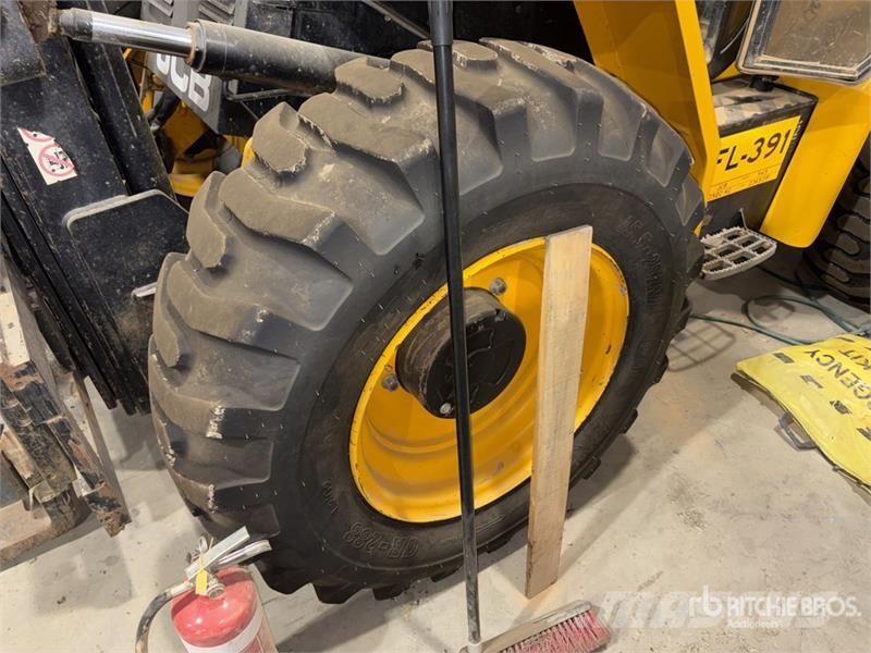 JCB 945-4 4x4 Rough Terrain Forklift شاحنات الطرق الوعرة