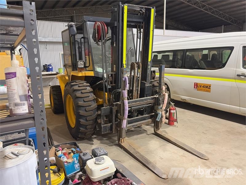 JCB 945-4 4x4 Rough Terrain Forklift شاحنات الطرق الوعرة
