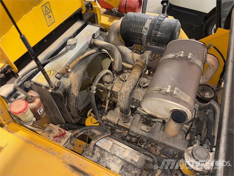 JCB 945-4 4x4 Rough Terrain Forklift شاحنات الطرق الوعرة