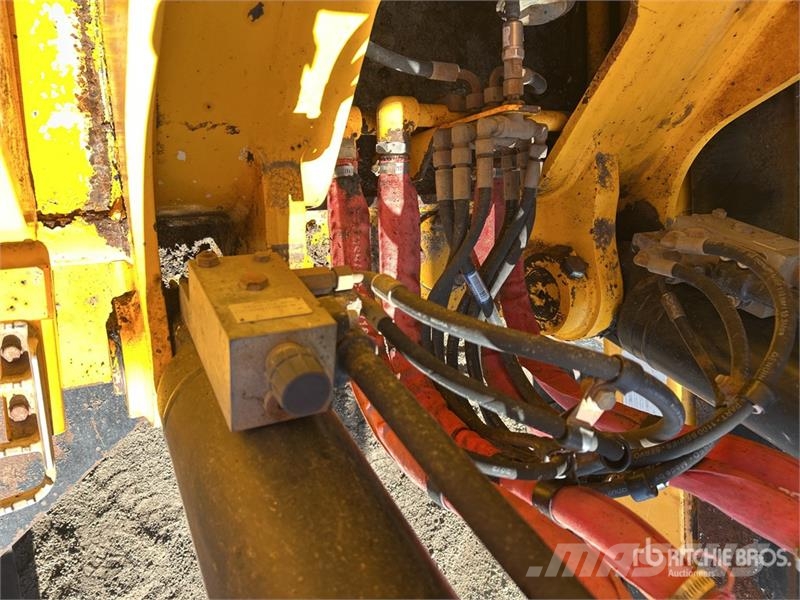 JCB JS220 LC Tracked Excavator Lánctalpas kotrók