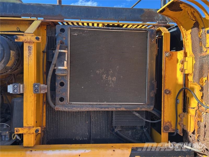 JCB JS220 LC Tracked Excavator Lánctalpas kotrók