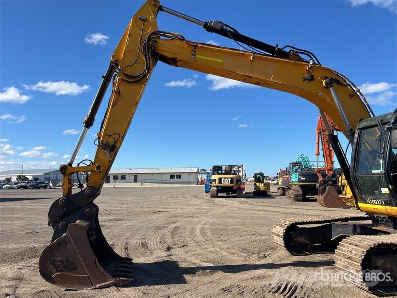JCB JS220 LC Tracked Excavator Lánctalpas kotrók