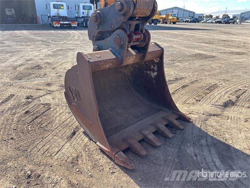 JCB JS220 LC Tracked Excavator Lánctalpas kotrók