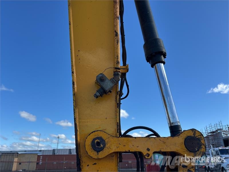 JCB JS220 LC Tracked Excavator Lánctalpas kotrók