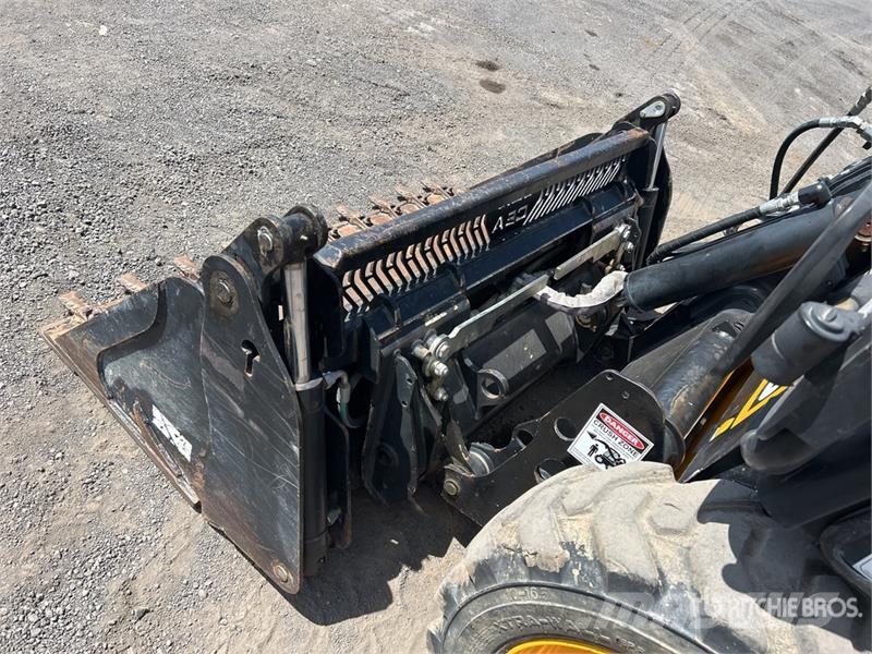 JCB SSL 135HD Skid Steer Loader Smykem řízené nakladače