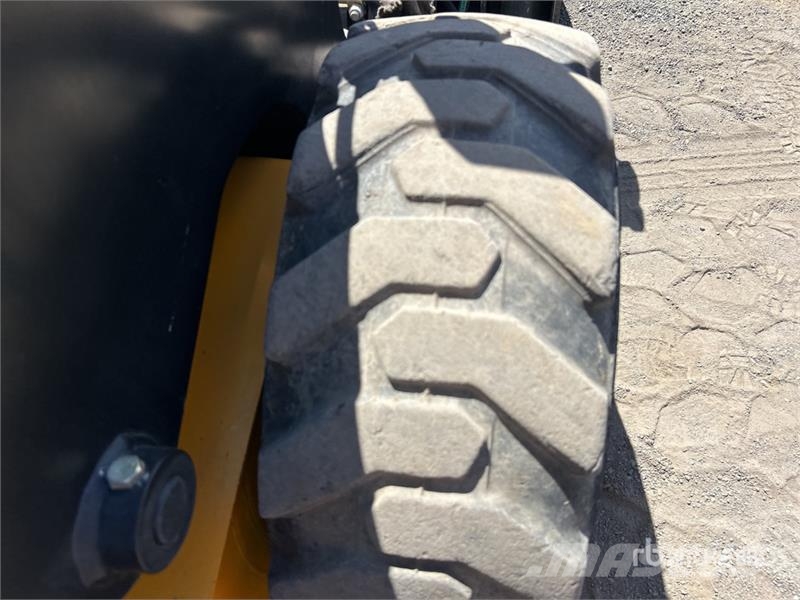 JCB SSL 135HD Skid Steer Loader Smykem řízené nakladače