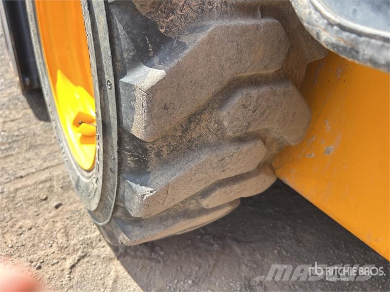 JCB SSL 135HD Skid Steer Loader Smykem řízené nakladače