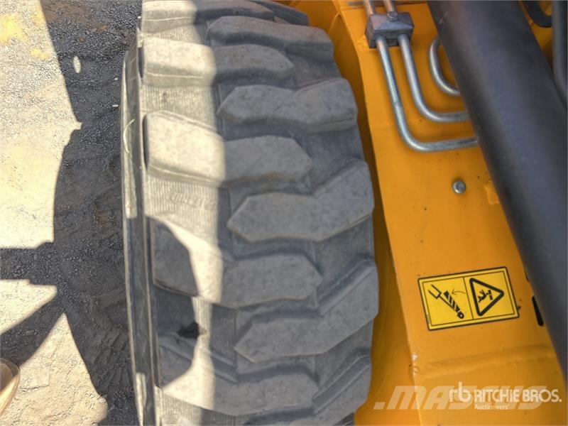 JCB SSL 135HD Skid Steer Loader Smykem řízené nakladače