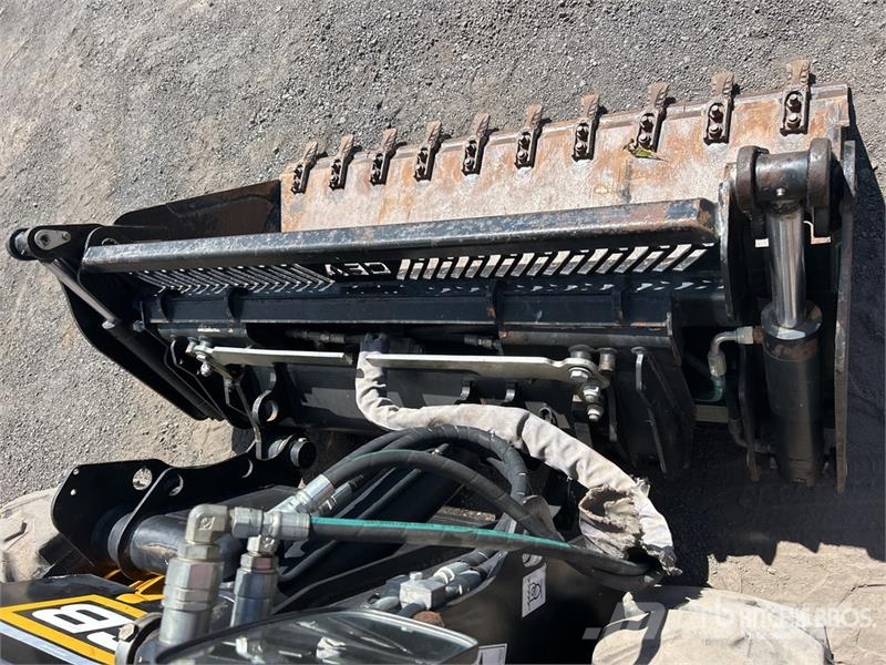 JCB SSL 135HD Skid Steer Loader Smykem řízené nakladače