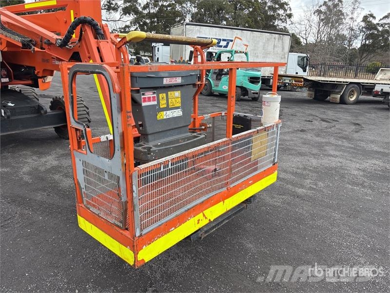 JLG 450AJ 2WD Diesel Articulating Boom Lift Articulated boom lifts