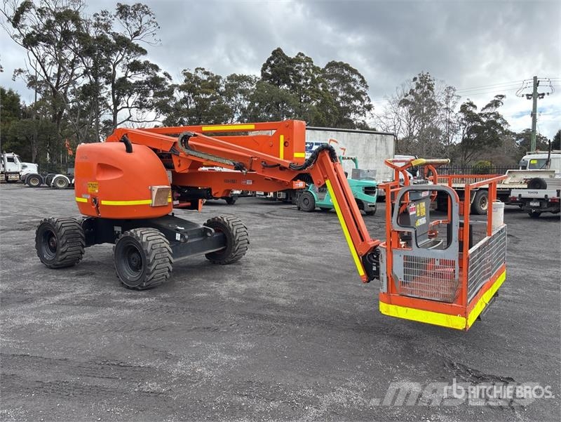 JLG 450AJ 2WD Diesel Articulating Boom Lift Articulated boom lifts