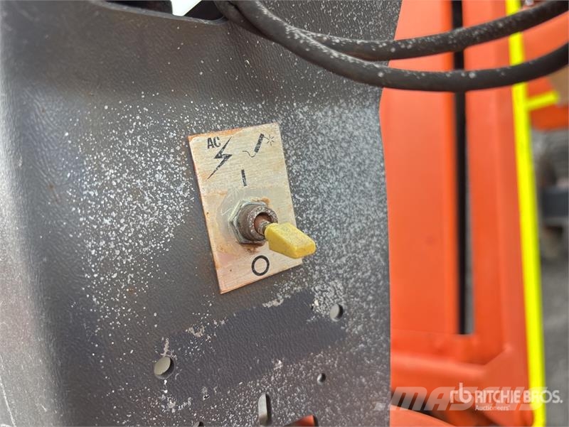 JLG 450AJ 2WD Diesel Articulating Boom Lift Articulated boom lifts