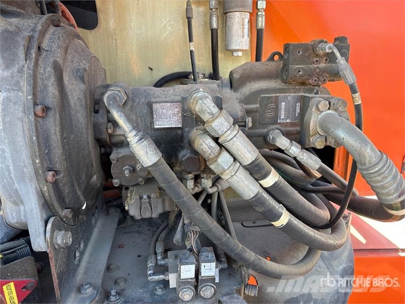 JLG 800 AJ 4WD Diesel Articulating Boom Lift 曲臂高空工作平台