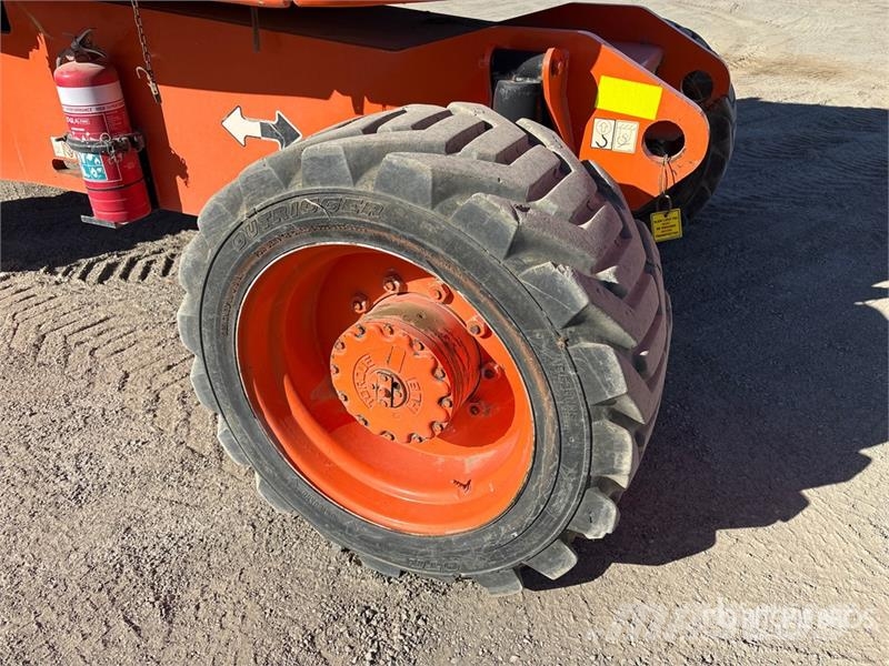 JLG 800 AJ 4WD Diesel Articulating Boom Lift 曲臂高空工作平台