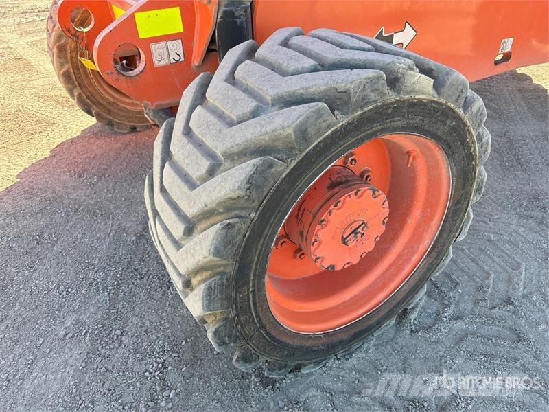 JLG 800 AJ 4WD Diesel Articulating Boom Lift 曲臂高空工作平台