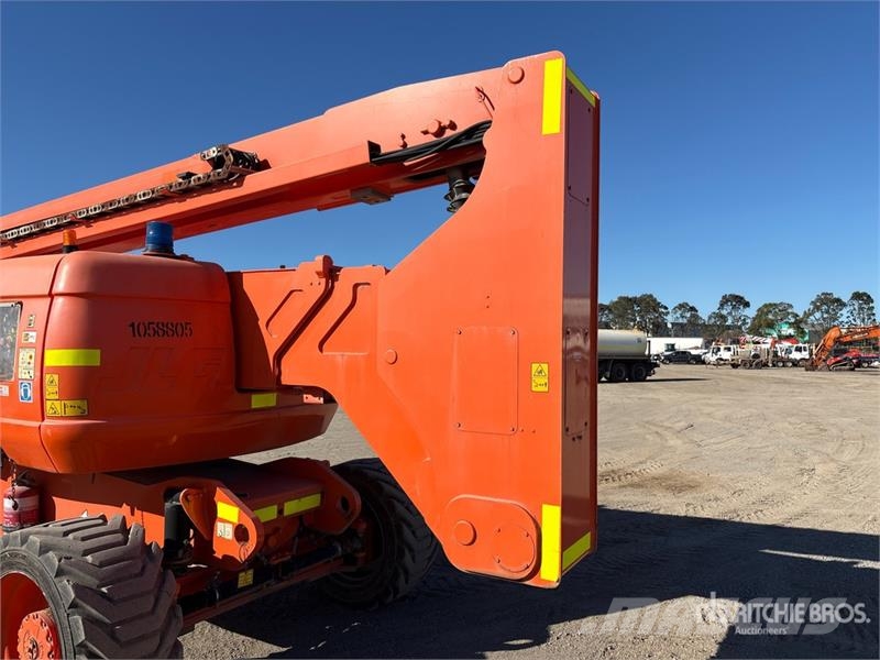 JLG 800 AJ 4WD Diesel Articulating Boom Lift 曲臂高空工作平台