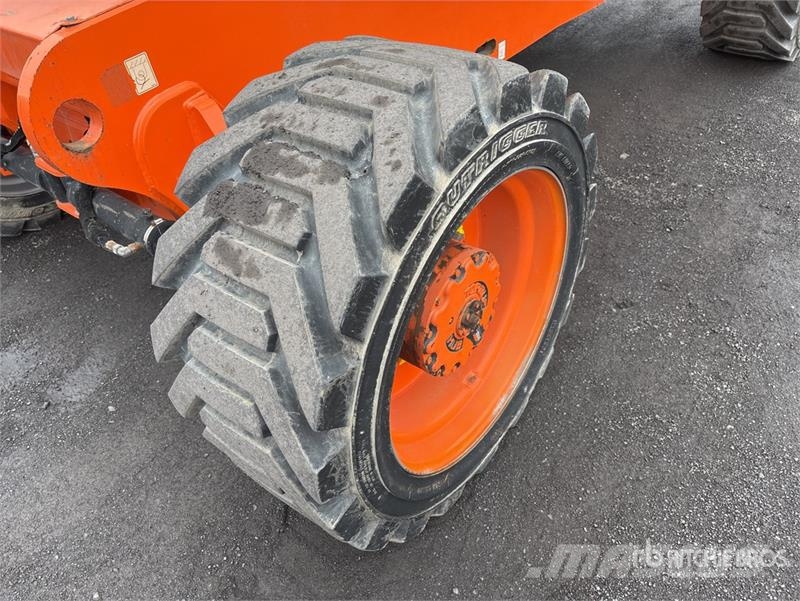 JLG 800 AJ 4WD Diesel Articulating Boom Lift Iseliikuvad poomtõstukid