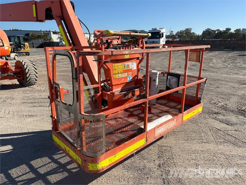 JLG 800 AJ 4WD Diesel Articulating Boom Lift 曲臂高空工作平台